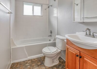 Lincoln Townhomes 3 Bedroom - Bathroom